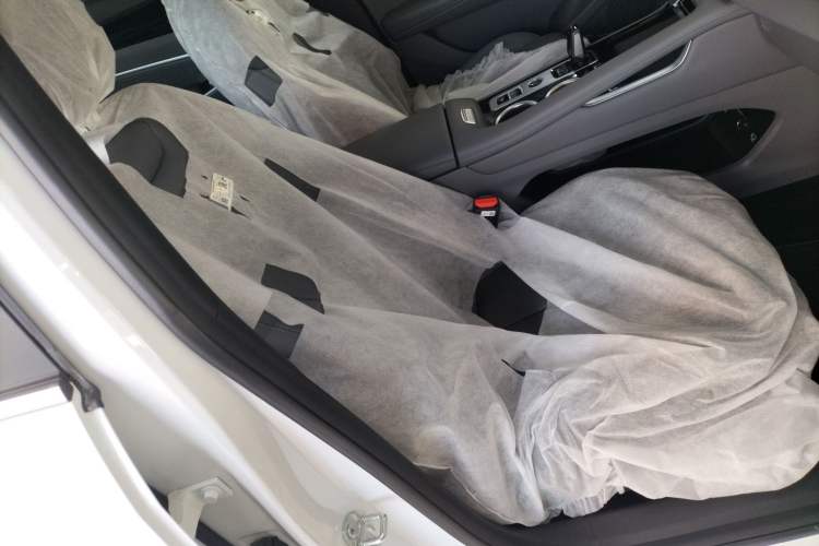 Used Geely Auto Emgrand X7 Sport 2026 Model 1.5TD Aspirational Right Front Seat