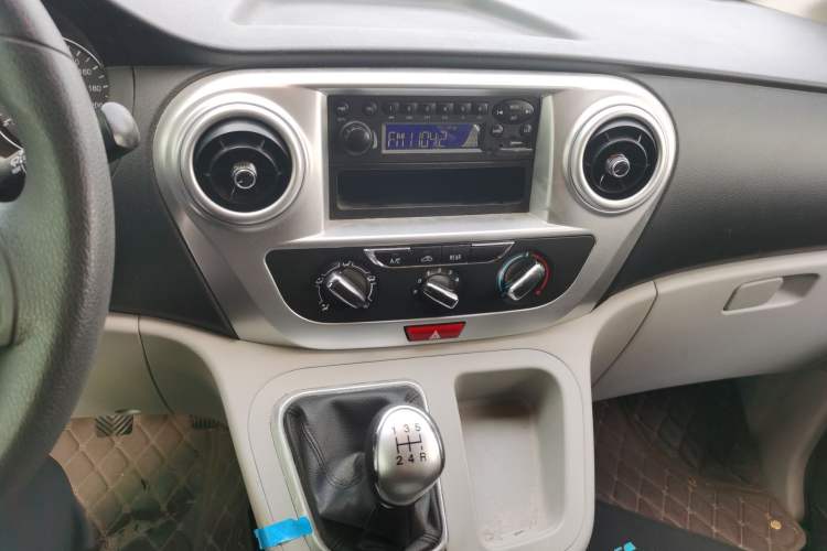 Used JAC Refine M3 2023 PLUS 1.8L 9-Seater Comfort Edition Audio And AC Panel