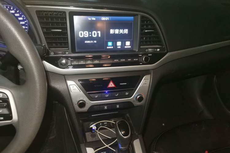 Used Hyundai Elantra (6th Generation / Lingdong) 2016 1.6L Automatic ZhiXuan – Elite Version Audio And AC Panel