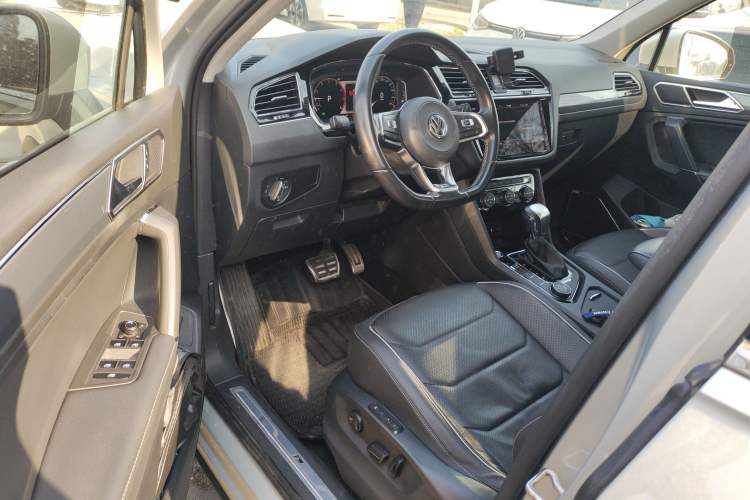 Used Volkswagen Tiguan L 2019 380TSI Automatic All-Wheel Drive R-Line Flagship 7-Seater China VI Standard Driver Seat