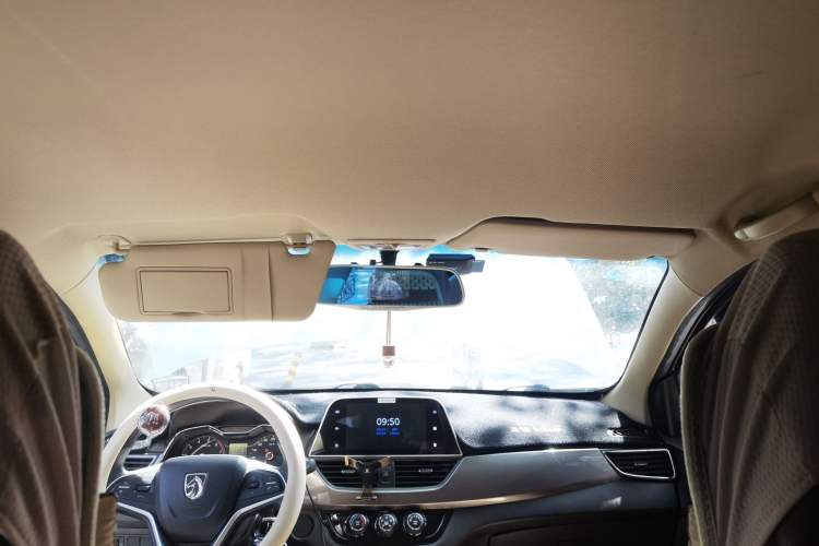 Used Baojun 310W 2017 1.5L Manual Fashion Model China V