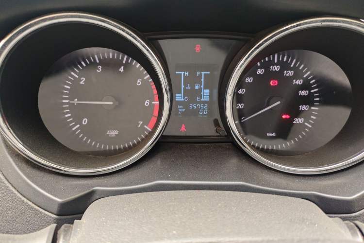 Used HYOSOW S3 2016 1.5L Manual Comfort Version China IV Emission Standard Odometer Close Up