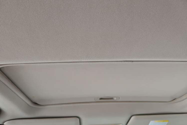 Used Mitsubishi Outlander 2019 2.4L 4x4 Zhi Xiang Edition 7 Seats China VI Standard