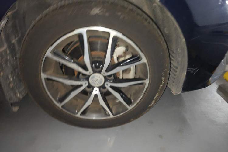 Used BYD Song MAX 2017 1.5T Automatic Smart Connect Prestige 7-Seater Right Front Wheel Hub