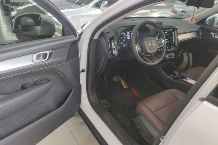 Used Volvo XC40 2022 T4 Four-Wheel Drive Smart & Stylish Edition