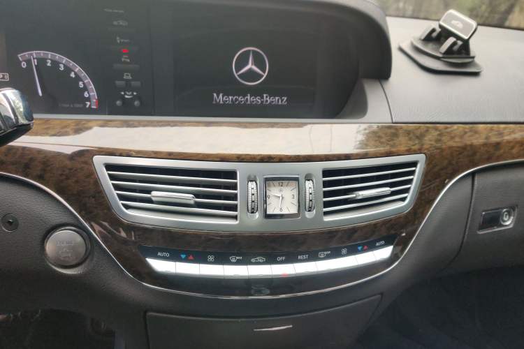 Used Mercedes-Benz S-Class 2010 S 300 L Business Model Audio And AC Panel