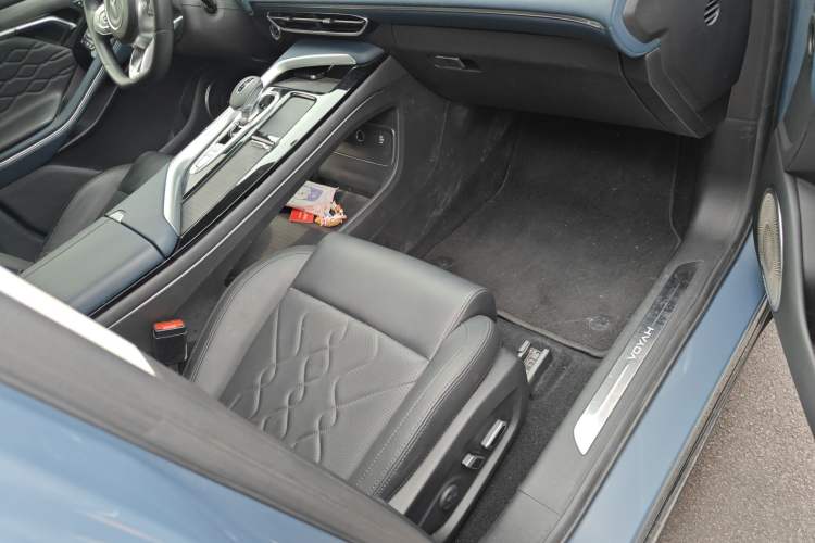 Used VOYAH FREE 2021 Four-Wheel Drive Standard Range-Extended Exclusive Luxury Package Right Front Seat