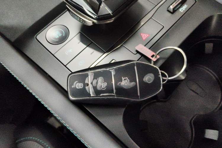 Used BYD Qin L 2025 DM-i Smart Drive 120KM Superior Model Interior 1