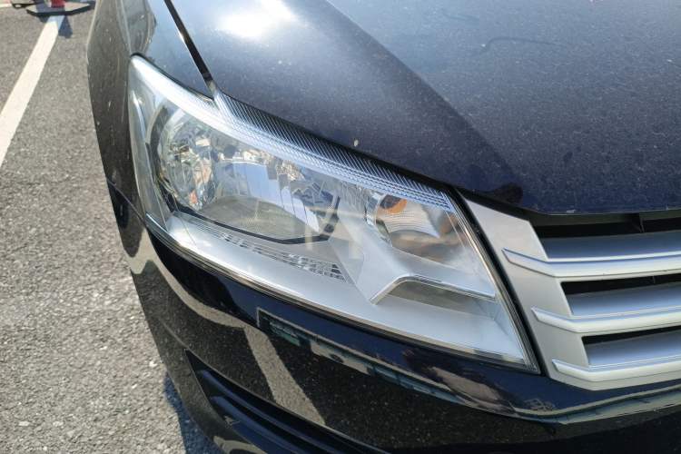 Used Volkswagen Santana 2015 1.4L Manual Fashion Edition Right Front Headlight