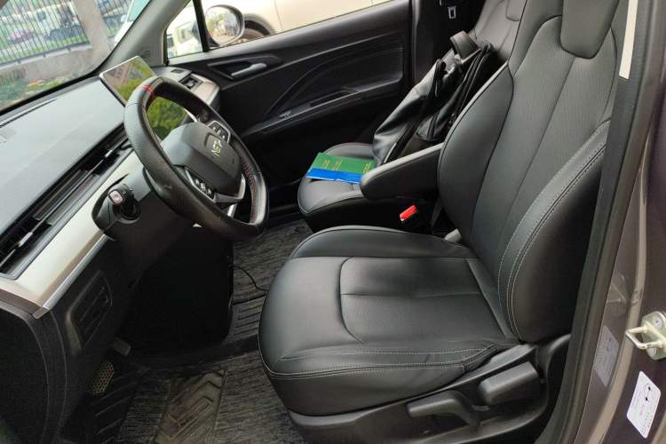 Used NETA V 2021 Long-Range Entertainment Edition Upgrade Model Left Front Seat