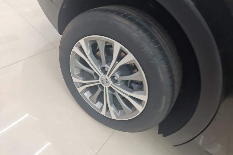 Used Buick Envision 2023 Encore Plus 652T Five-Seat Luxury Model Right Rear Wheel Hub