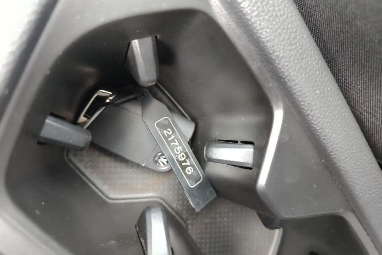 Used Volkswagen Tiguan L 2019 Updated Version 330TSI Automatic Two-Wheel Drive Panoramic Comfort Edition China VI Standard Vehicle Key