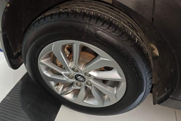 Used Hyundai Tucson 2015 1.6T Dual-Clutch Two-Wheel-Drive Smart Model Right Rear Wheel Hub