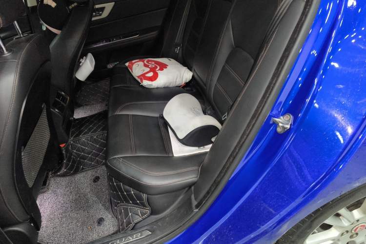 Used Jaguar XEL 2019 2.0T 200 PS Luxury Edition Left Rear Seat