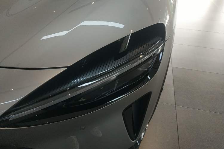 Used Xiaomi Auto YU7 2025 Ultra-Long Range Rear-Wheel Drive Version Left Front Headlight