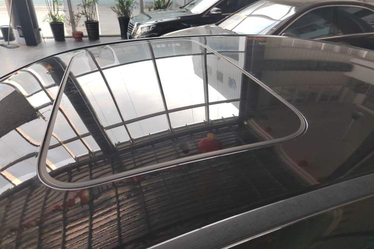 Used Mercedes-Benz E-Class 2018 Facelift E 200 L Roof