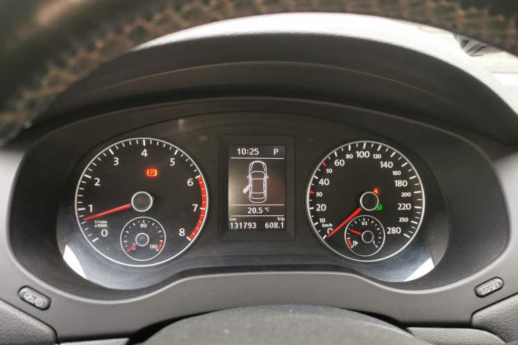 Used Volkswagen Sagitar 2012 1.4TSI Automatic Luxury Edition Instrument Cluster