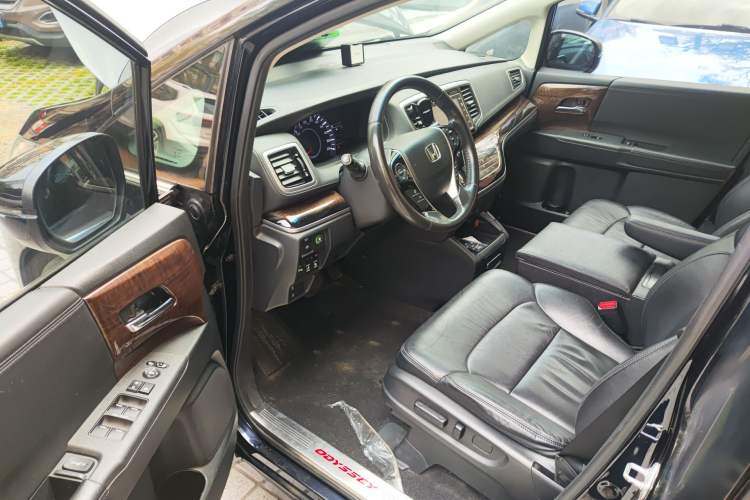 Used Honda Odyssey 2015 Revised Version 2.4L Supreme Edition
