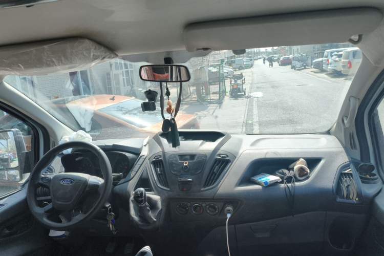 Used Ford Transit 2019 2.0T Gasoline Multi-Function Commercial Vehicle Short Wheelbase Mid-Roof 6-Seater China VI Standard Center Console