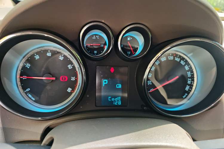 Used Buick GT 2013 GT 1.6L Automatic Fashion Edition Instrument Cluster