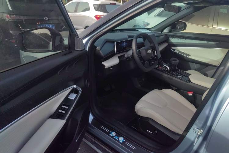 Used Geely Auto Emgrand X7 Sport 2023 Boyue COOL 1.5TD ZhiZun Edition