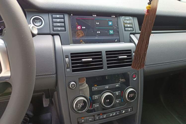 Used Land Rover Discovery Sport 2016 2.0T S Audio And AC Panel