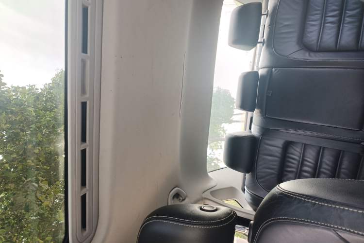 Used Volkswagen Passat 2016 330TSI DSG Luxury Edition Headliner