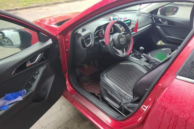 Used Mazda Mazda 3 Axela 2014 Sedan 1.5L Manual Comfort Model