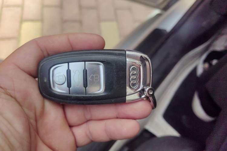 Used Audi A4L 2013 35 TFSI Automatic Standard Model Vehicle Key