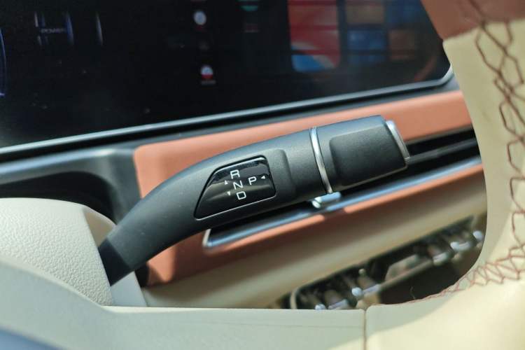 Used ORA Good Cat 2024 401 km Luxury Version Gear Lever