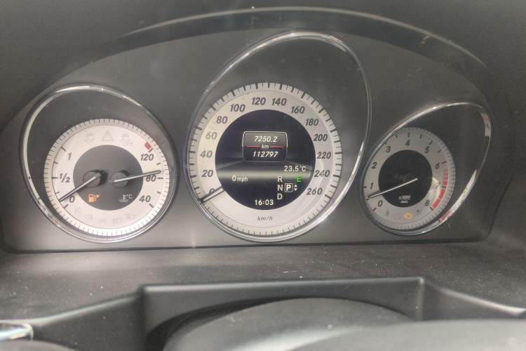 Used Mercedes-Benz GLK-Class 2013 GLK 300 4MATIC Fashion Model Odometer Close Up