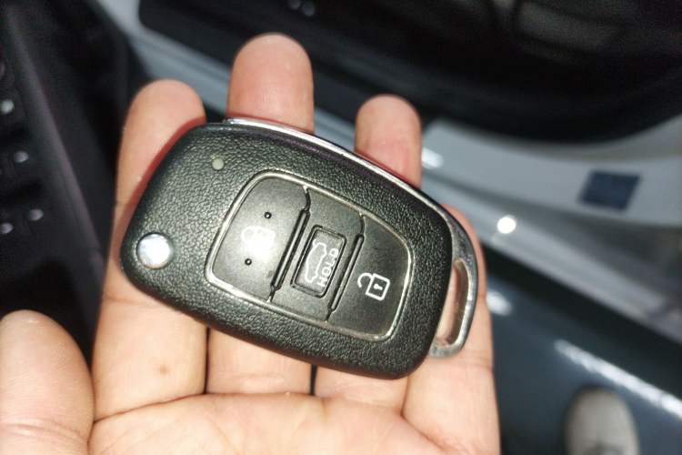 Used Hyundai Elantra (6th Generation / Lingdong) 2016 1.6L Automatic ZhiXuan – Elite Version Interior 1