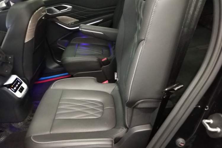 Used Hongqi HS7 2023 2.0T Automatic All-Wheel-Drive Flagship Edition Six Seats