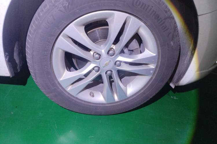 Used Chevrolet Cruze 2015 1.5L Classic SE AT Right Front Wheel Hub