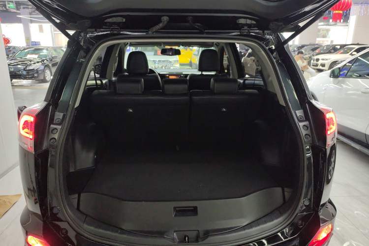 Used Toyota RAV4 2016 2.5L Automatic 4x4 Elite Edition
