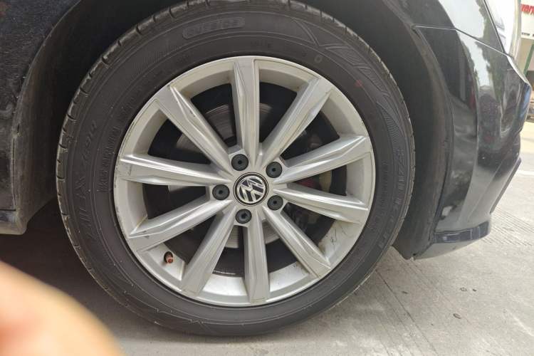 Used Volkswagen Passat 2016 330TSI DSG Luxury Edition Right Front Wheel Hub