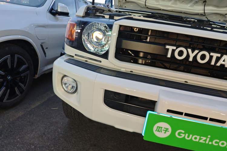 Used Toyota Land Cruiser 2022 4.0L Manual LC71 Gasoline 70th Anniversary Edition – Middle East Right Front Headlight