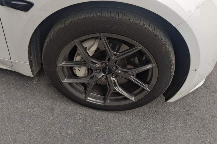 Used Zeekr 001 2021 Ultra-Long Range Dual-Motor YOU Version Right Front Wheel Hub