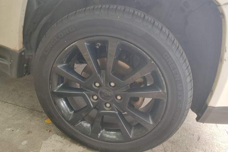 Used Jeep Compass 2013 2.0L two-wheel drive luxury version Right Front Wheel Hub