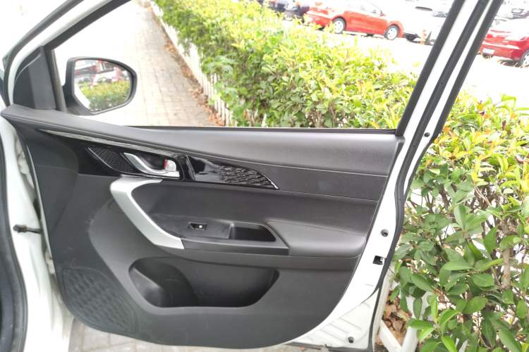 Used CHANGAN OSHAN Benni E-Star 2020 Xinyue Edition Lithium-NMC Interior 2