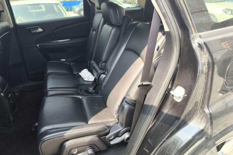 Used Fiat Freemont 2013 2.4L Luxury Navigation Edition
