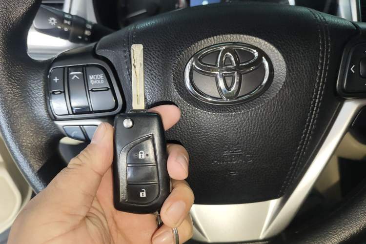 Used Toyota Highlander 2018 2.0T Two-Wheel Drive Elite Version 5 Seats China VI Standard