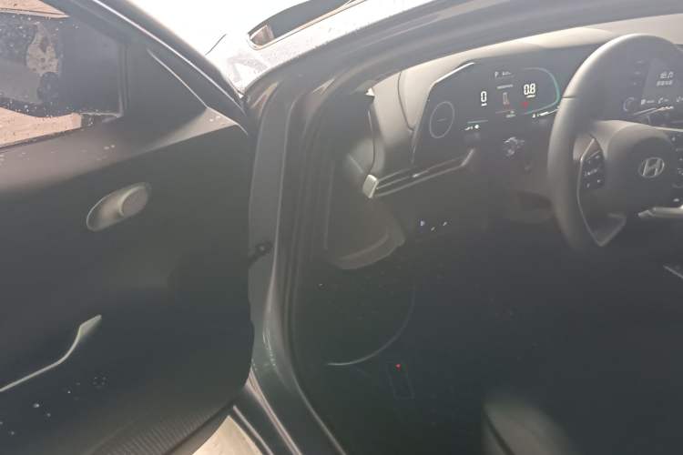 Used Hyundai Elantra 2023 1.5L CVT GLX Elite Edition Driver Seat