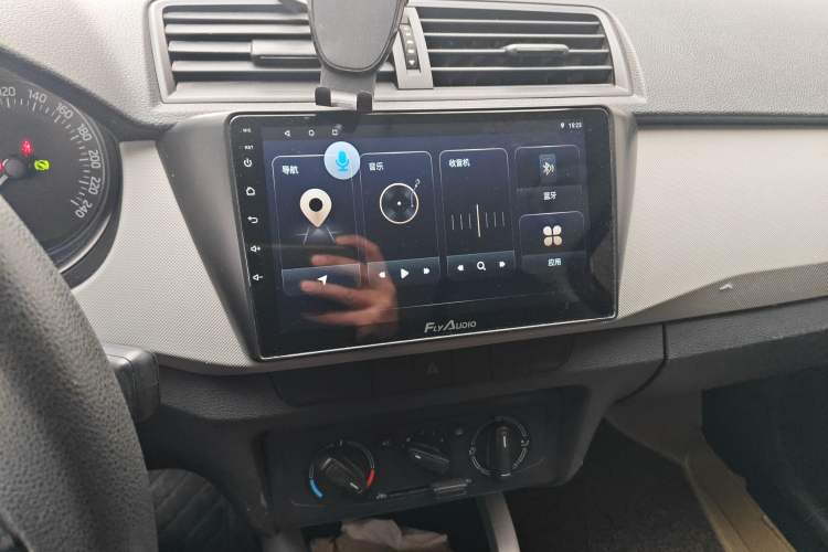 Used Skoda Fabia 2015 1.4L Automatic Front-Drive Model
