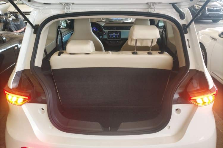 Used Brilliance Xinri i03A 2021 318 km 31.45 kWh Trunk