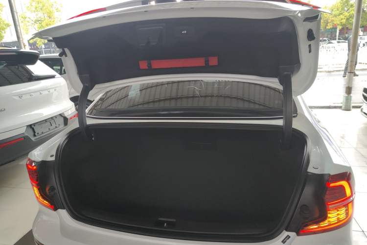 Used Volvo S60 2024 B4 Zhiyi Luxury Edition