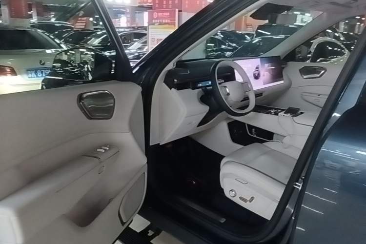 Used Lynk & Co 900 2025 2.0T Ultra
