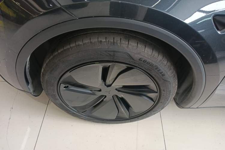 Used Tesla Model Y 2025 Rear-Wheel-Drive Version Left Front Wheel Hub