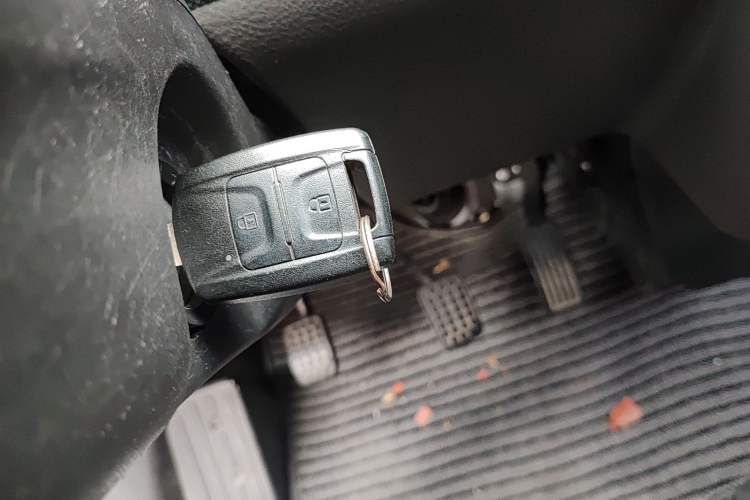 Used Wuling Rongguang S 2023 1.5L Base Version 5/7 Seats Vehicle Key