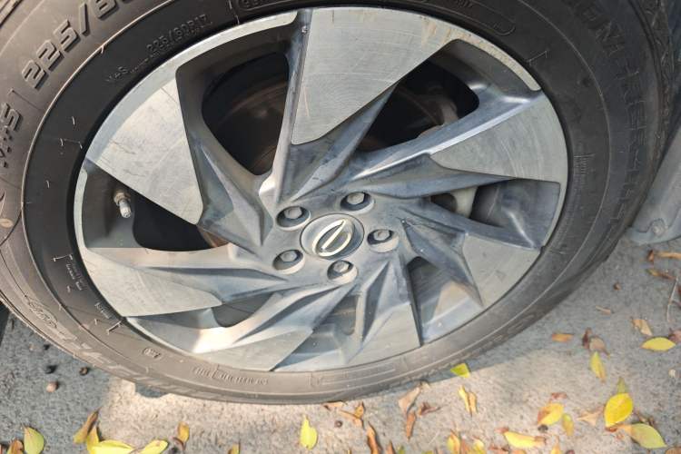 Used GAC Trumpchi GS4 2020 270T Automatic Elite Tech Edition Right Front Wheel Hub